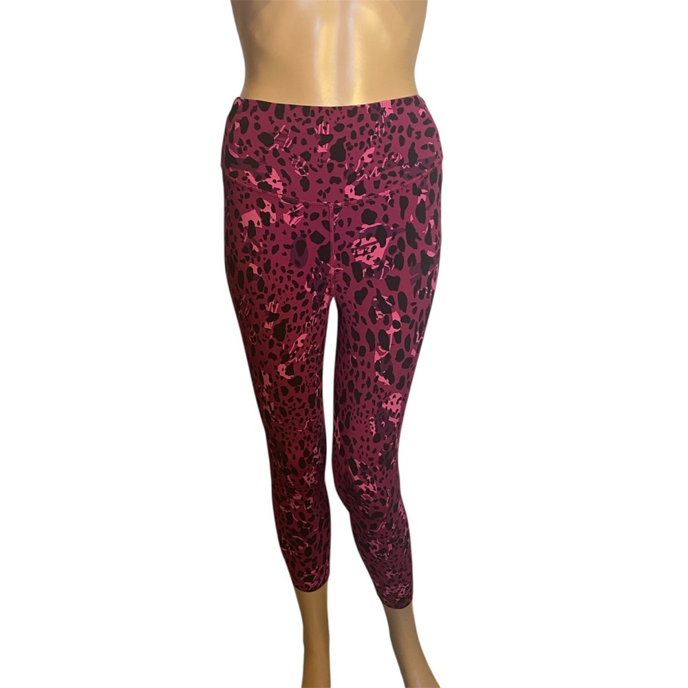 Lululemon Base Pace Crop Athletic Running Tights Leggings Cheetah Camo Sz 6 EUC
